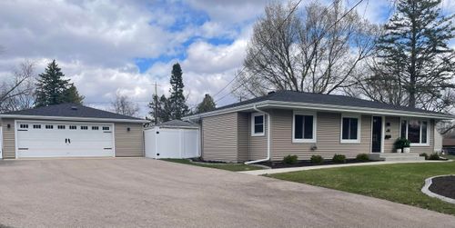 814 E Chicago St, Whitewater, WI, 53190-2150 | Card Image
