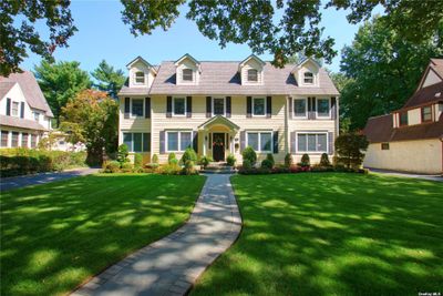 41 Magnolia Avenue, House other with 5 bedrooms, 3 bathrooms and null parking in Garden City NY | Image 2