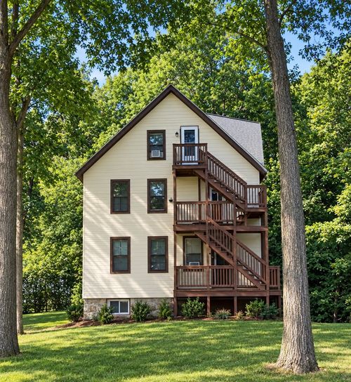 2 Meadow St, Holyoke, MA, 01040 | Card Image