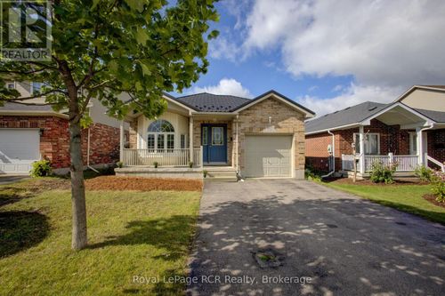952 Gzowski St, Fergus, ON, N1M3V9 | Card Image