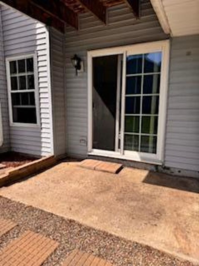 Back Patio | Image 32
