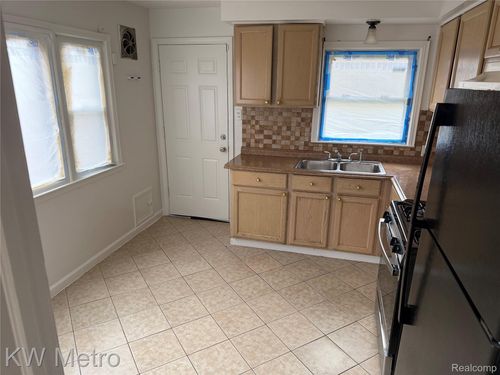 386 Amherst St, Inkster, MI, 48141-1283 | Card Image