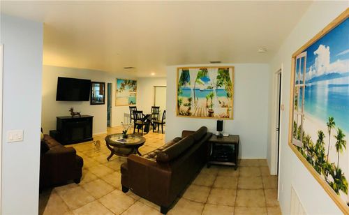 402 Evergreen Dr, OLDSMAR, FL, 34677-2604 | Card Image
