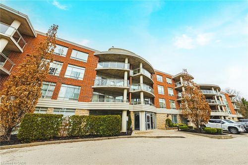 214-125 Wilson St W, Ancaster, ON, L9G0B3 | Card Image