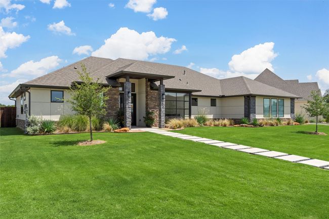 904 Glorietta Ave, House other with 3 bedrooms, 3 bathrooms and null parking in Mcgregor TX | Image 4