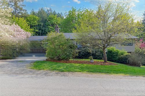 1005 Sluggett Rd, Brentwood Bay, BC, V8M1E4 | Card Image