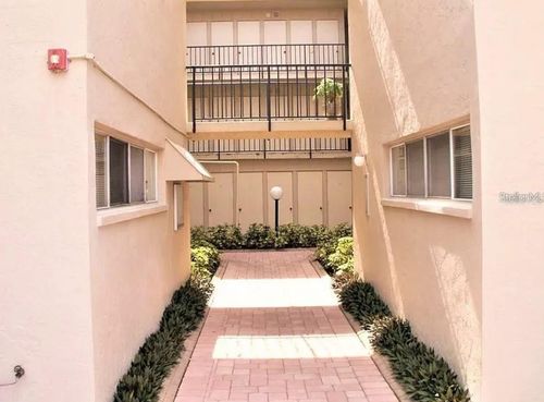 apt-211-2763 Woodgate Ln, SARASOTA, FL, 34231-6468 | Card Image