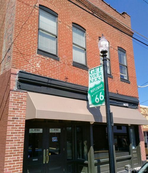 7225 Manchester Rd, Maplewood, MO, 63143-2439 | Card Image