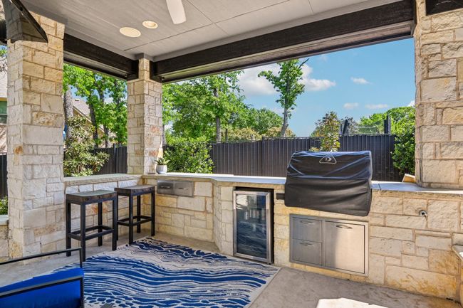 Wonderful outdoor kitchen | Image 35