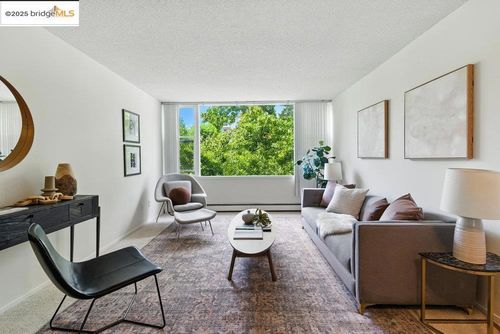 2601 College Ave, Berkeley, CA, 94704-1722 | Card Image