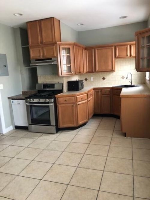 apt-3-14 Dyer St, Boston, MA, 02124-4361 | Card Image