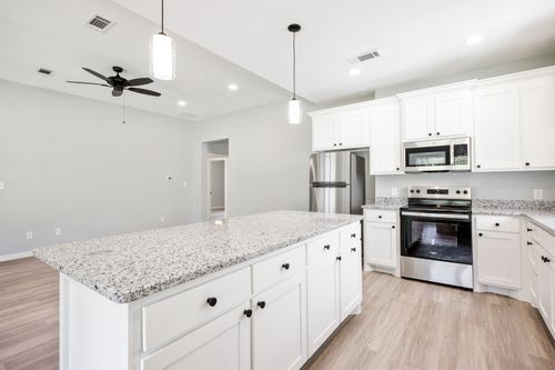 822 W Sears St, Denison, TX, 75020-3242 | Card Image