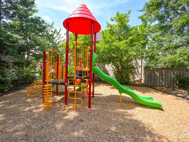 22 Gilgorm Rd, Condo with 3 bedrooms, 3 bathrooms and 1 parking in Brampton ON | Image 38