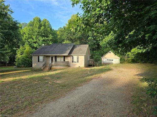 173 Dakota Dr, Graham, NC, 27253-8250 | Card Image