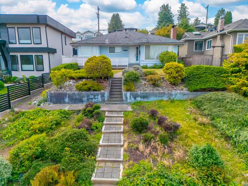 4066 Yale St, Burnaby, BC, V5C1P9 | Card Image