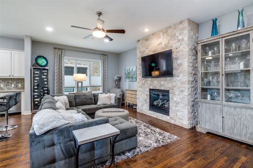 h-2811 Hood St, Dallas, TX, 75219-4807 | Card Image