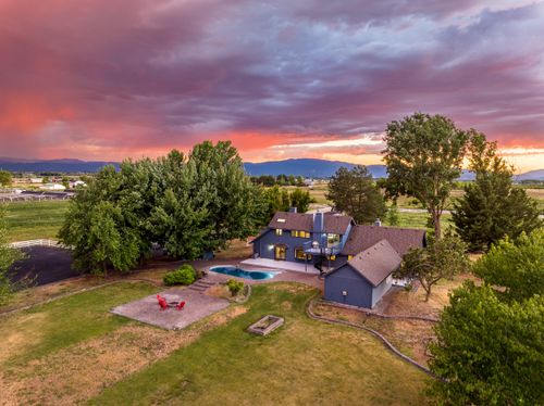 5900 Mcloughlin Dr, Central Point, OR, 97502-9201 | Card Image