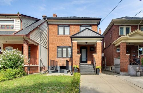 143 Pinewood Ave, York, ON, M6C2V6 | Card Image