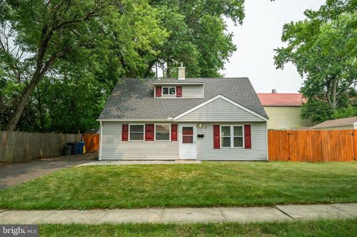 812 Rennard Ln, MORRISVILLE, PA, 19067-6816 | Card Image