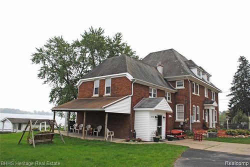 8790 Arlington St, White Lake, MI, 48386-1600 | Card Image