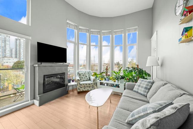 401 - 1188 Johnson St, Condo with 1 bedrooms, 1 bathrooms and 1 parking in Coquitlam BC | Image 5