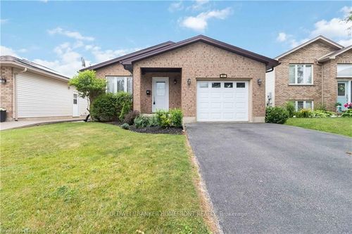 61 St Patrick'S Dr, Brantford, ON, N3T6L4 | Card Image