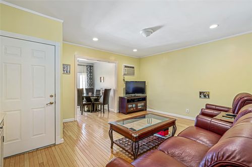 fl-15-21 W 38th St, New York, NY, 10018-2208 | Card Image