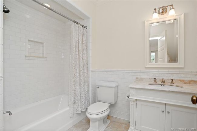 EN-SUITE BATHS // One of 9 en-suite baths. All are timeless in their design. | Image 25