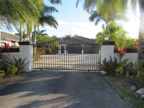 1-15900 Sw 54th Pl, Davie, FL, 33331-3381 | Card Image