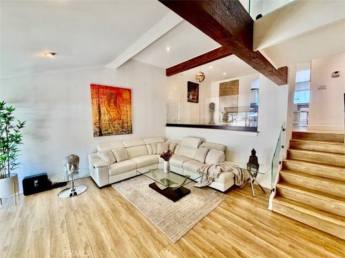 105-21545 Erwin St, Woodland Hills, CA, 91367-2457 | Card Image