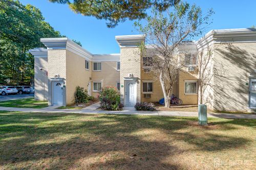 apt-2b-17 Lake Ave, East Brunswick, NJ, 08816-1807 | Card Image