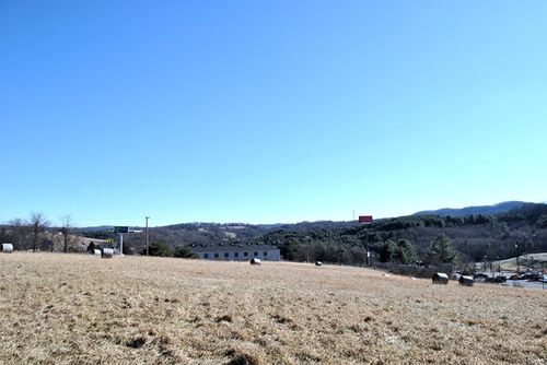 313 Airport Rd, Hillsville, VA, 24343-5148 | Card Image