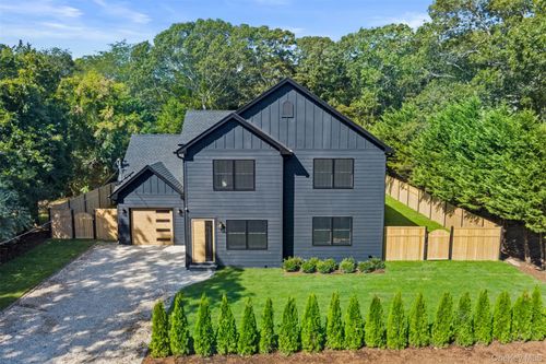 685 Springs Fireplace Rd, East Hampton, NY, 11937-1733 | Card Image
