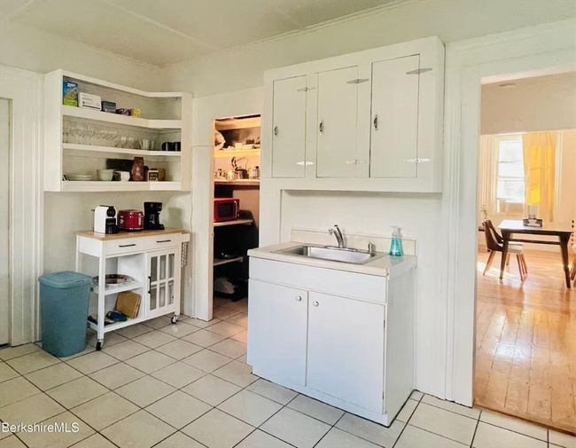 47 Commercial St, Home with 6 bedrooms, 5 bathrooms and 6 parking in Adams MA | Image 9