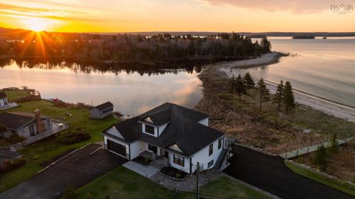 8286 St Margarets Bay Rd, Black Point, NS, B0J1T0 | Card Image