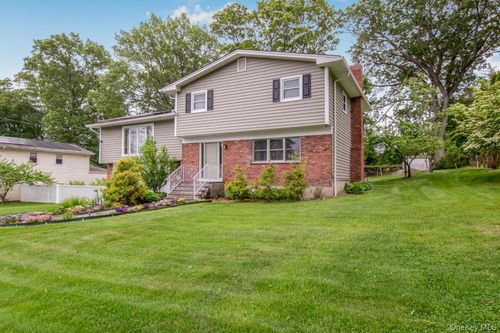 127 Parkview Rd, Elmsford, NY, 10523-3819 | Card Image