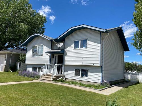 52 Upland Dr W, Brooks, AB, T1R0P8 | Card Image
