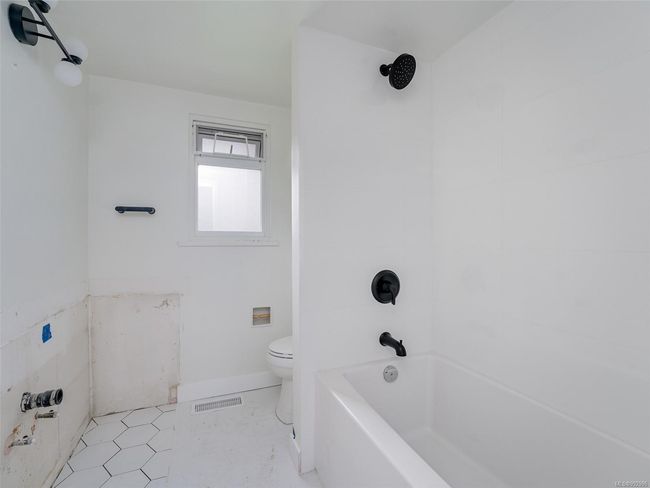 4 PCE MAIN FLOOR BATHROOM | Image 18