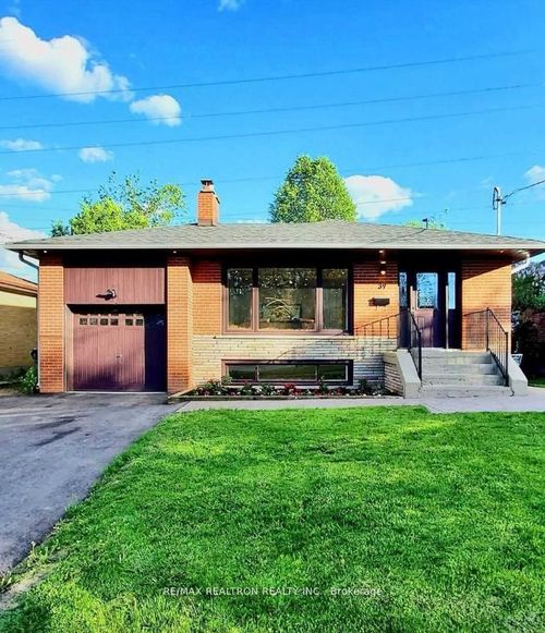 39 Bowerbank Dr, North York, ON, M2M1Z9 | Card Image