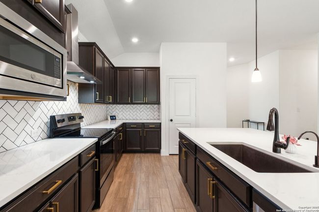 2018 Cullum Park, House other with 3 bedrooms, 2 bathrooms and null parking in San Antonio TX | Image 6