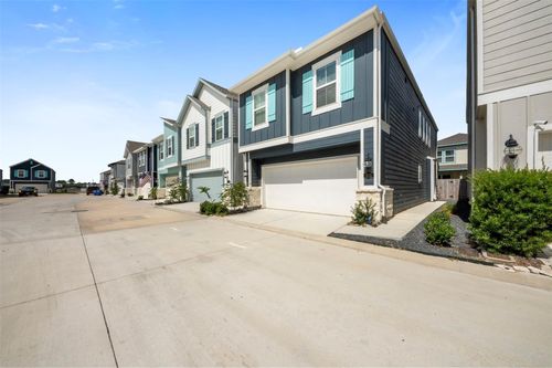 635 Salt Marsh Trl, Kemah, TX, 77565-3402 | Card Image