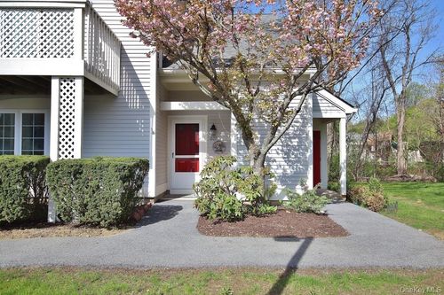 607 Chestnut Dr, Carmel, NY, 10512-2667 | Card Image