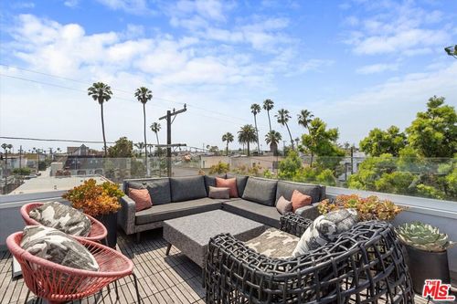 483 Carroll Canal Ct, Venice, CA, 90291-4689 | Card Image