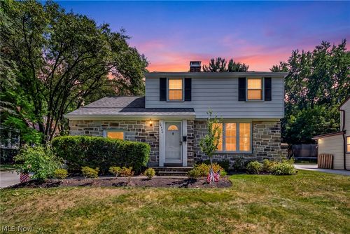 20860 Farnsleigh Rd, Shaker Heights, OH, 44122-3842 | Card Image