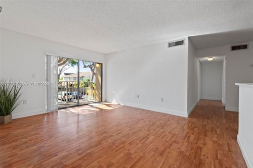 l-203-15600 Sw 80th St, Miami, FL, 33193-2665 | Card Image
