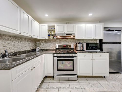 bsmnt-205 London Rd, Newmarket, ON, L3Y6H8 | Card Image