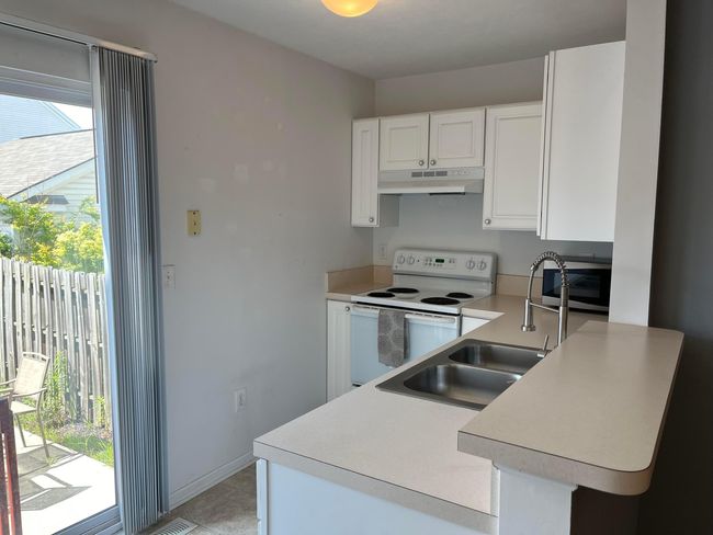 725 Lazelle Rd, Condo with 1 bedrooms, 2 bathrooms and null parking in Westerville OH | Image 13