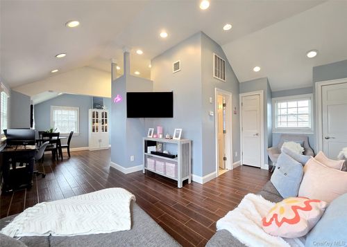 19 Kent Pl, Amity Harbor, NY, 11701-4034 | Card Image