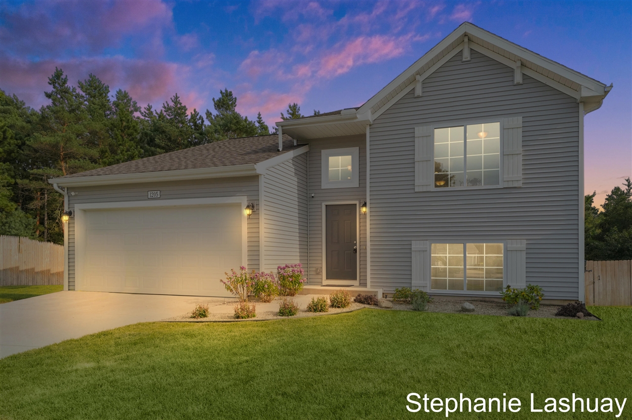 Pinewood Dr, Greenville, MI 48838