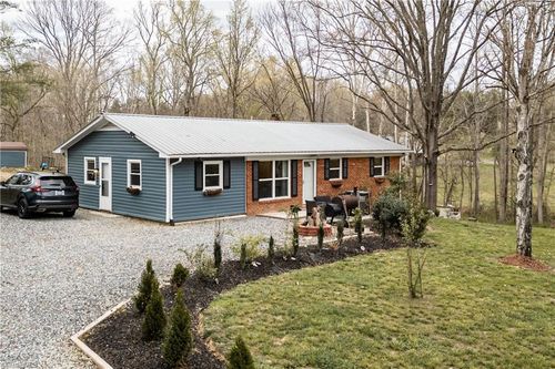 747 N Clodfelter Rd, High Point, NC, 27265-7306 | Card Image